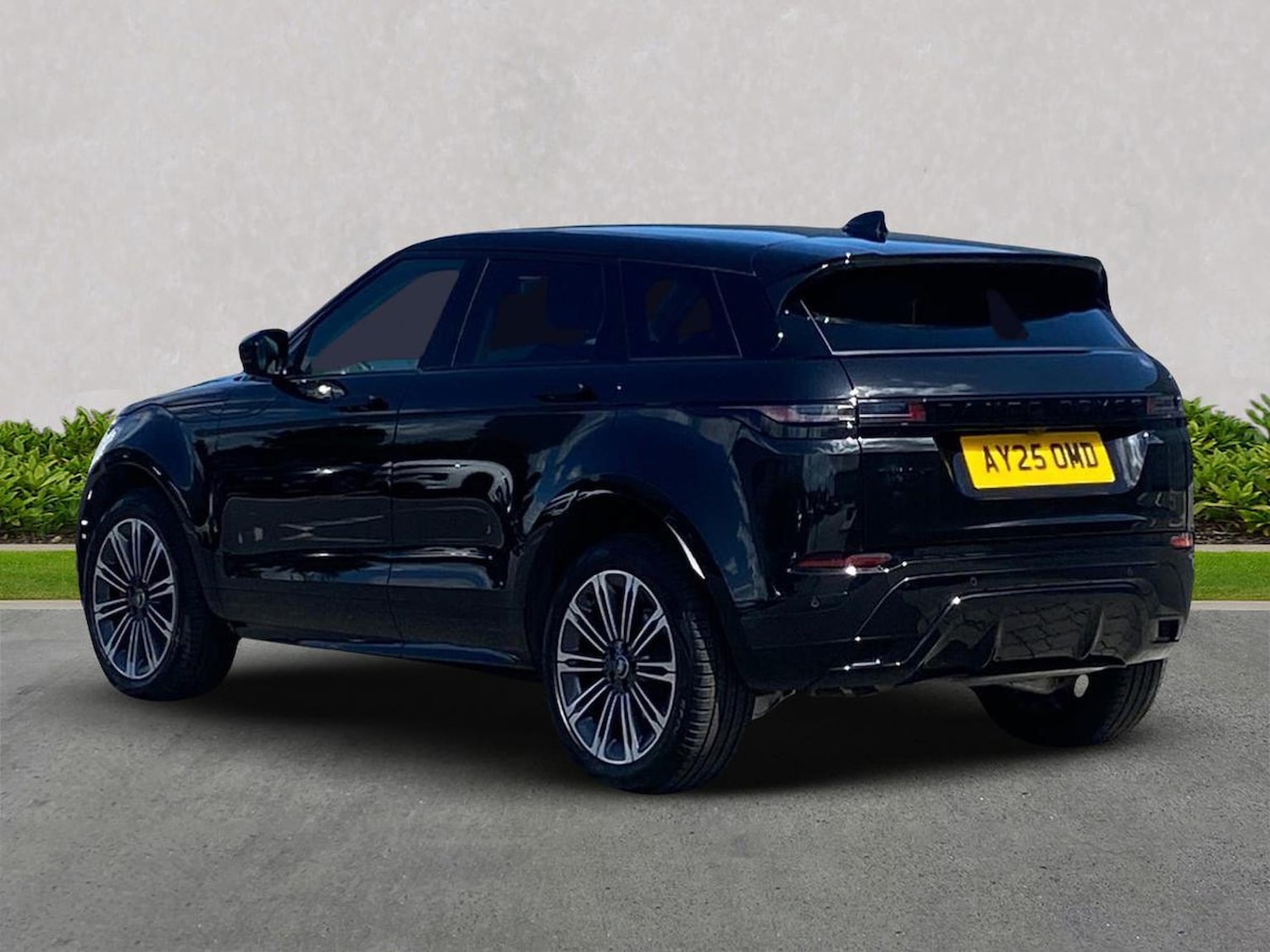 Used Land Rover Range Rover Evoque 2025 for sale - 75994915: Photo 2
