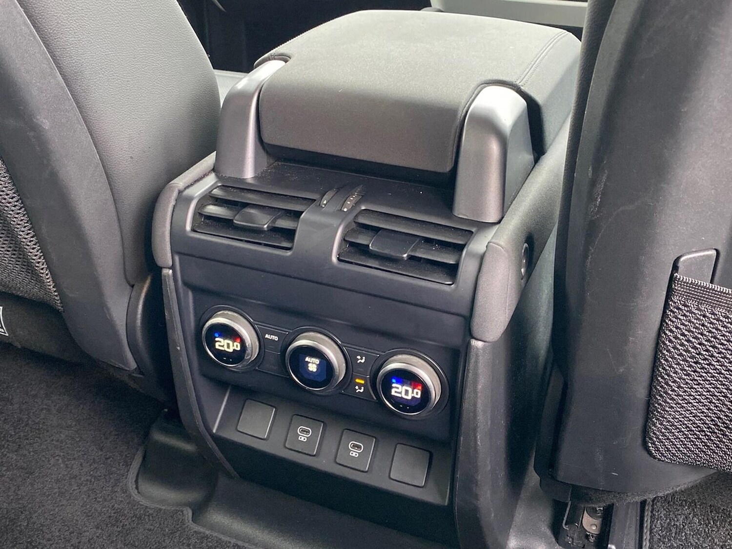 Used Land Rover Defender 2022 for sale - 76430818: Photo 18