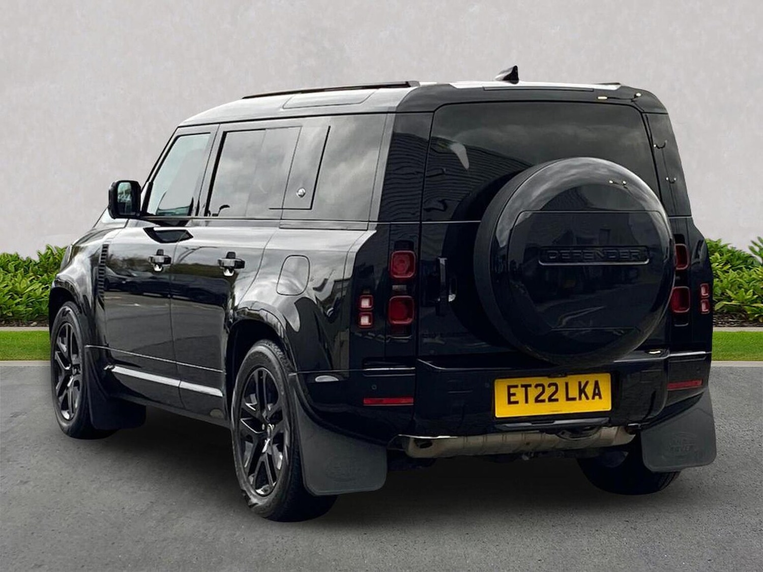 Used Land Rover Defender 2022 for sale - 76430818: Photo 2