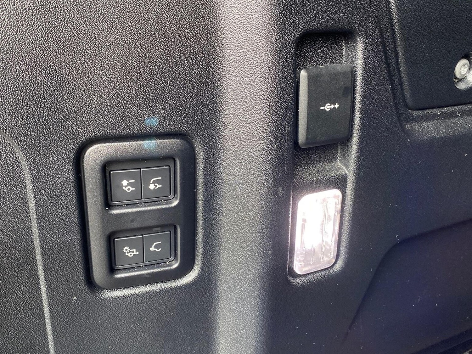 Used Land Rover Defender 2022 for sale - 76430818: Photo 32