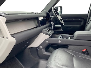 Used Land Rover Defender 2022 for sale - 76430818: Photo