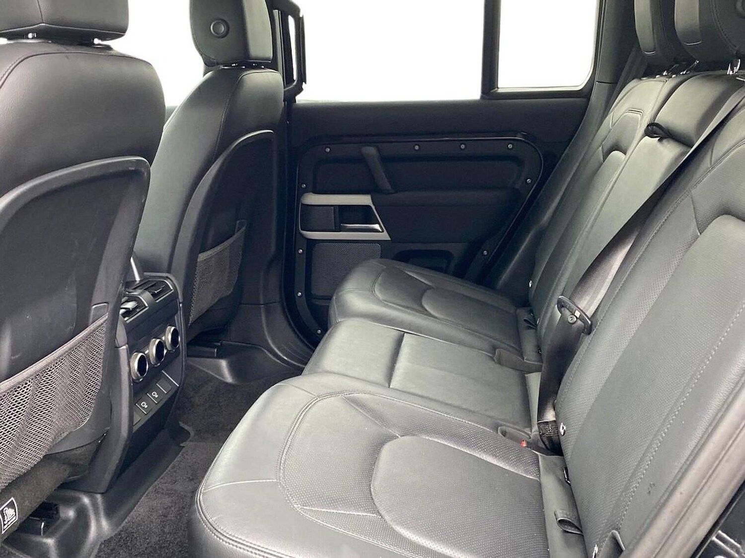 Used Land Rover Defender 2022 for sale - 76430818: Photo 4