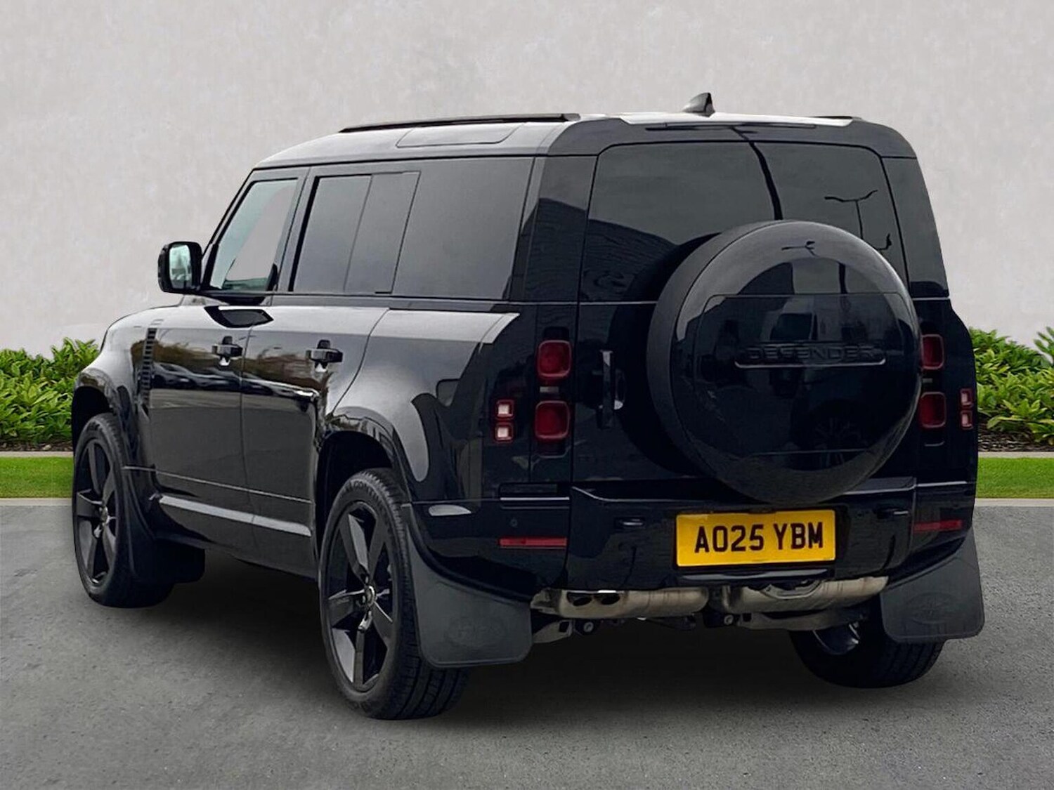 Used Land Rover Defender 2025 for sale - 76969054: Photo 2