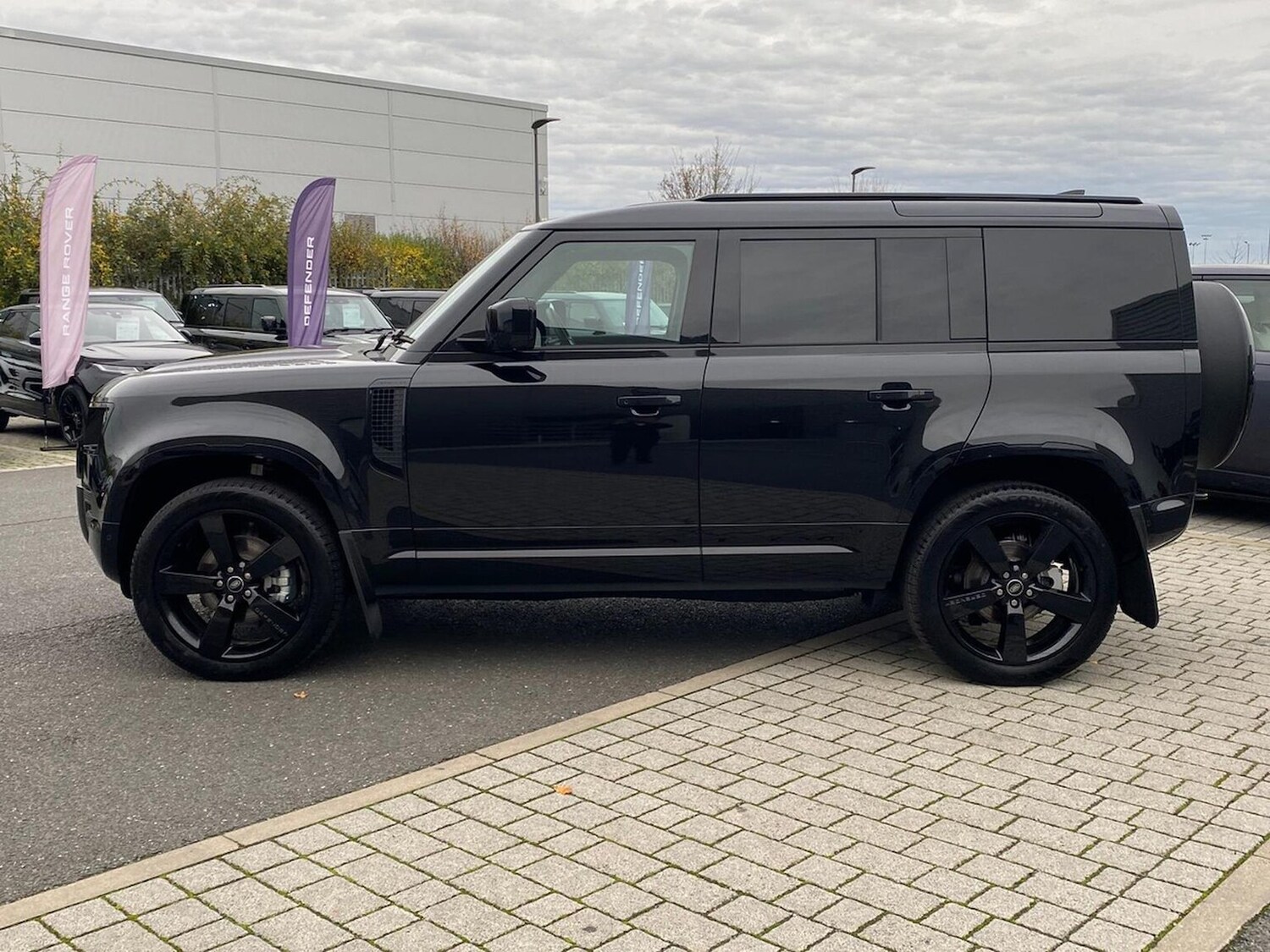 Used Land Rover Defender 2025 for sale - 76969054: Photo 31