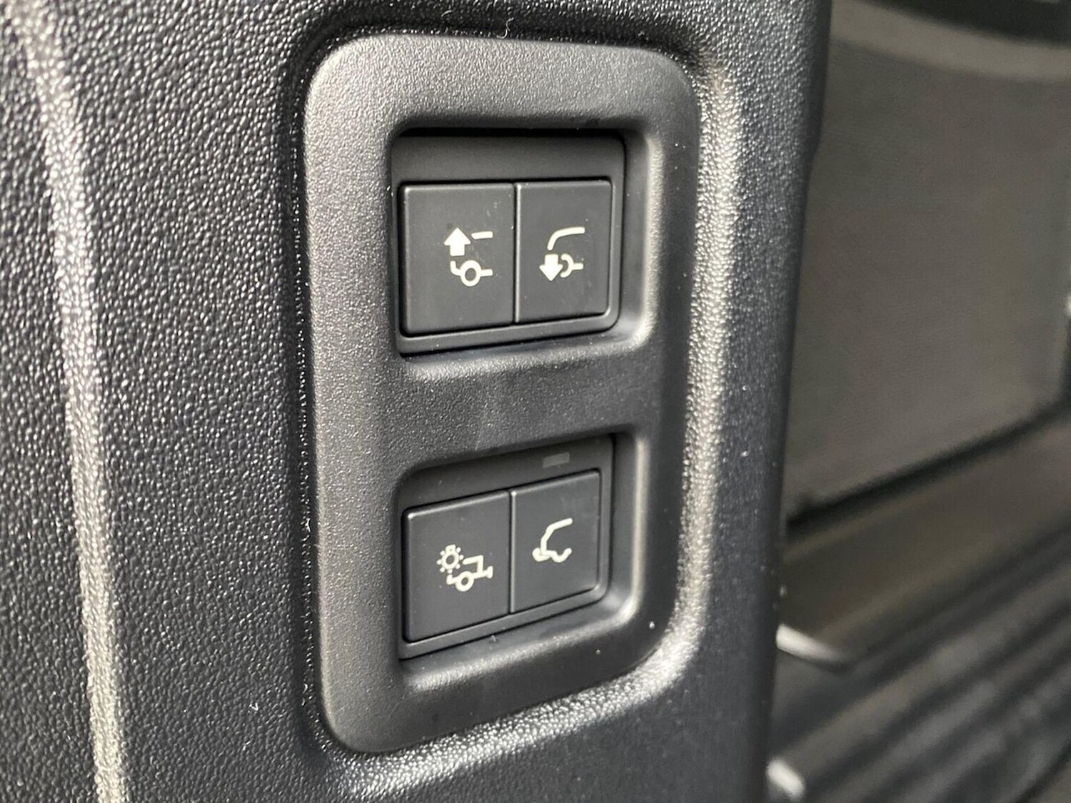 Used Land Rover Defender 2025 for sale - 76969054: Photo 35