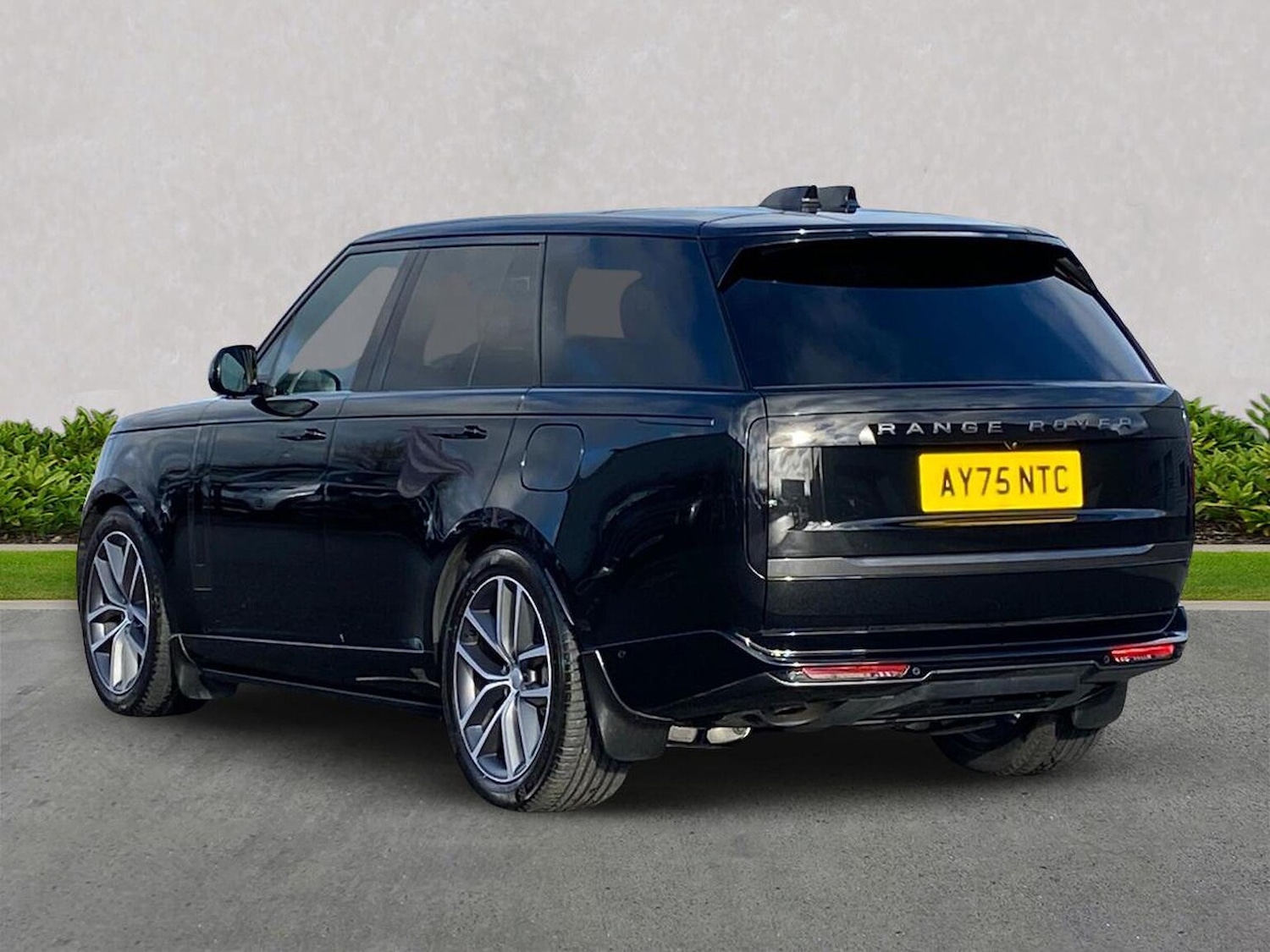 Used Land Rover Range Rover 2025 for sale - 77715370: Photo 2