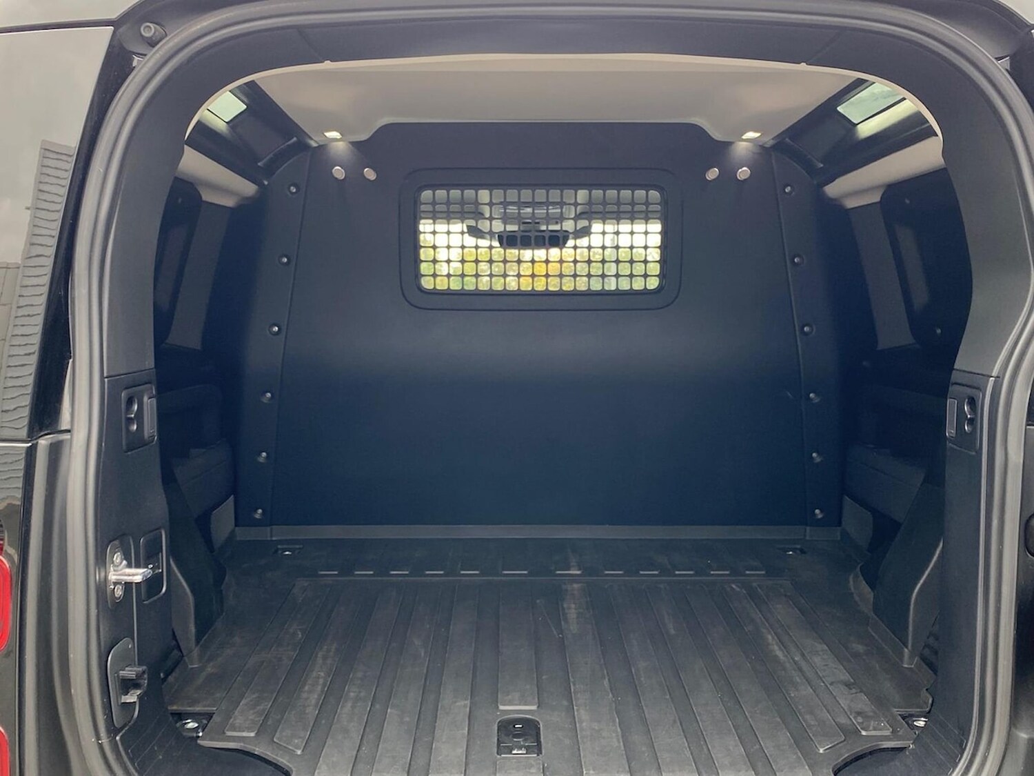 Used Land Rover Defender 2022 for sale - 76243199: Photo 10