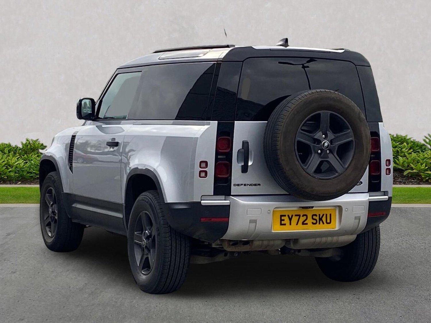 Used Land Rover Defender 2022 for sale - 76243199: Photo 2