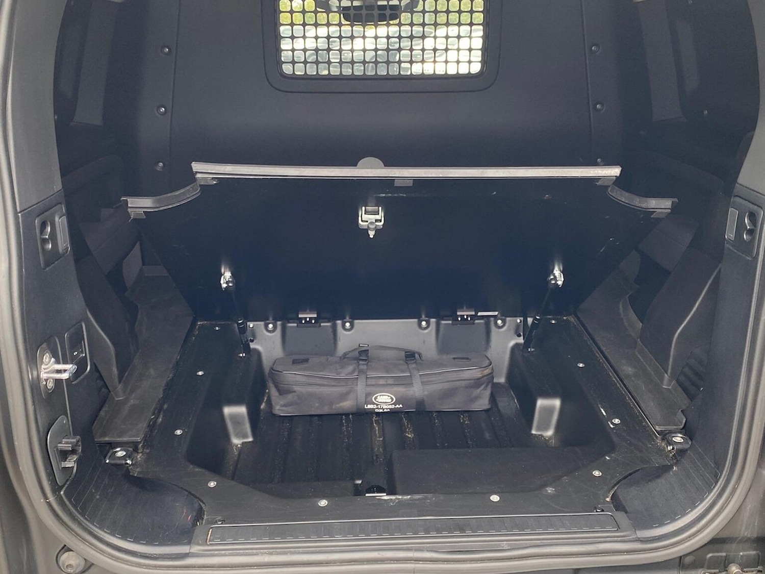 Used Land Rover Defender 2022 for sale - 76243199: Photo 30