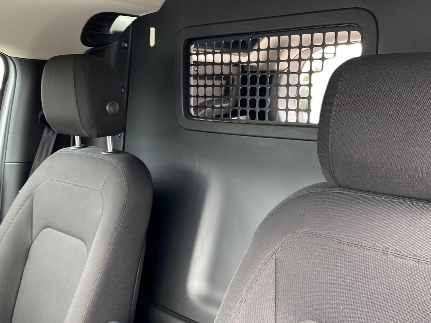 Used Land Rover Defender 2022 for sale - 76243199: Photo 4