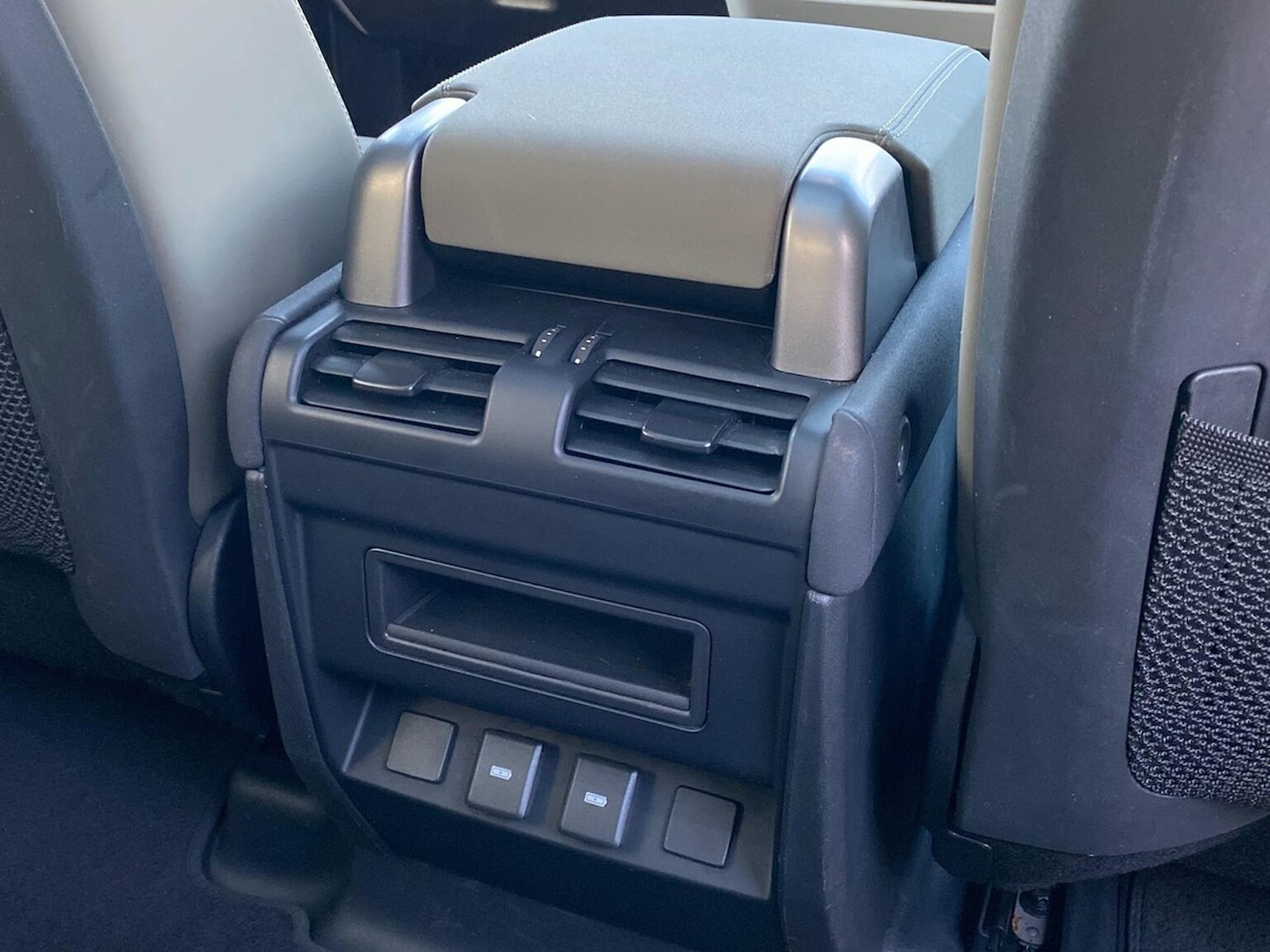 Used Land Rover Defender 2023 for sale - 76578303: Photo 17