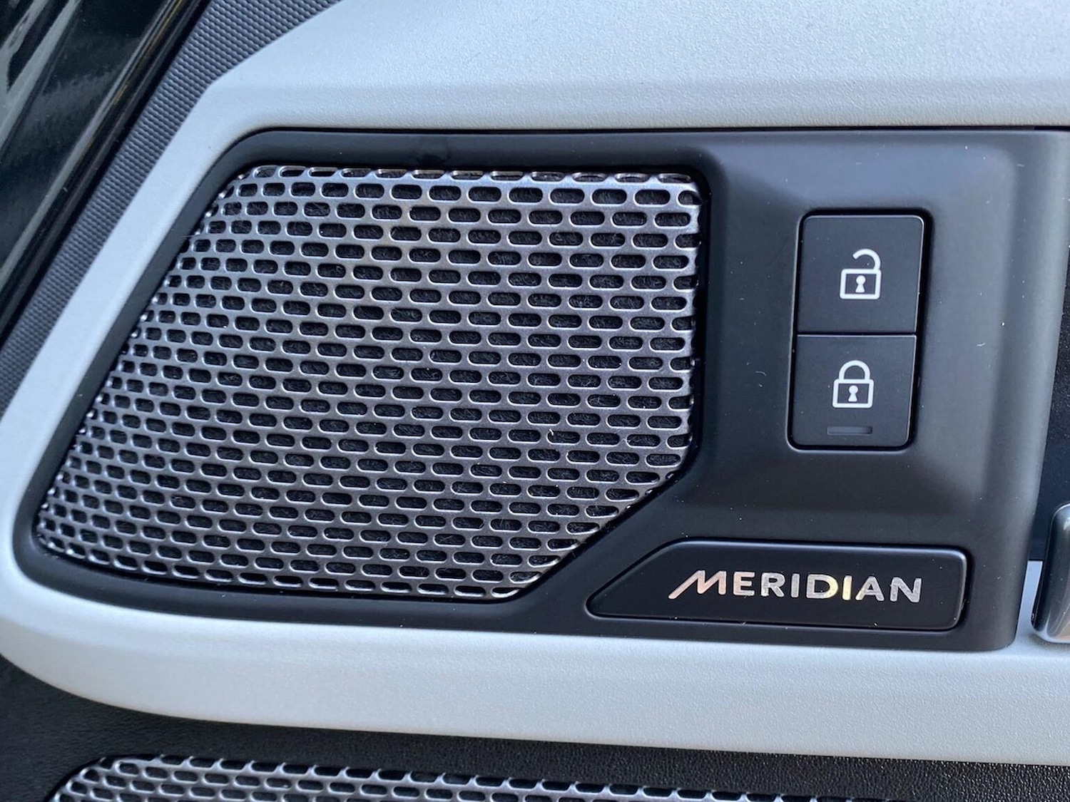 Used Land Rover Defender 2023 for sale - 76578303: Photo 21