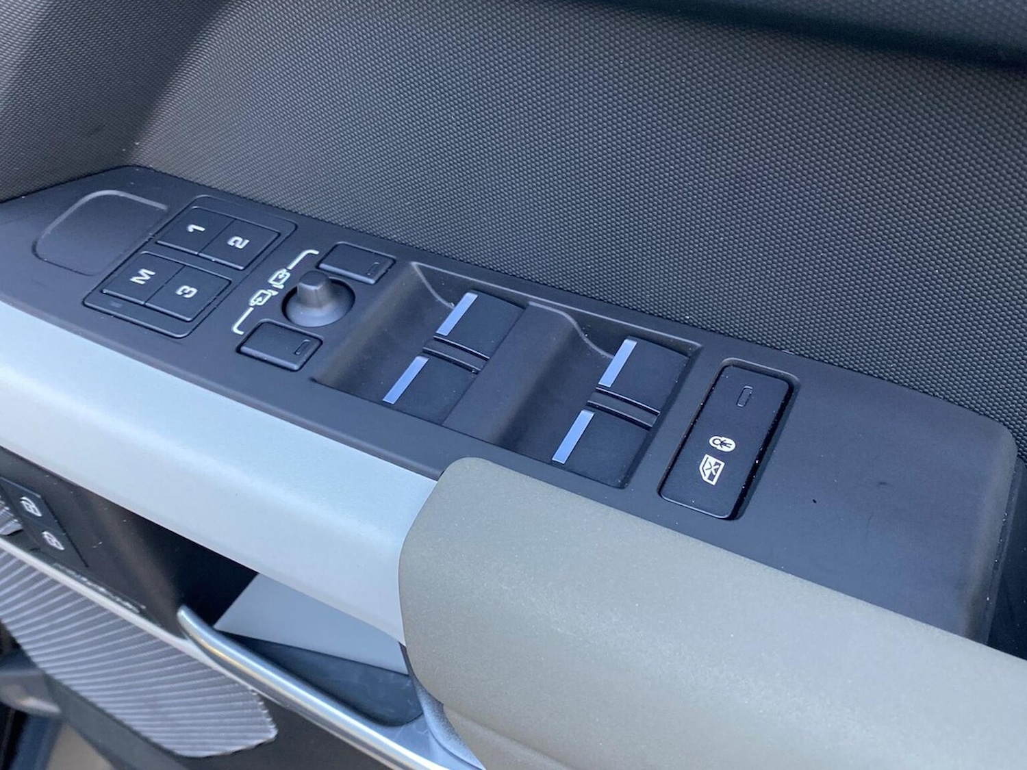 Used Land Rover Defender 2023 for sale - 76578303: Photo 22