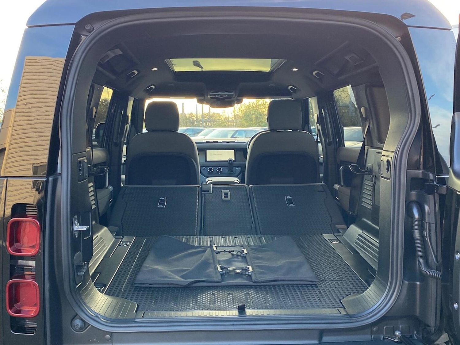 Used Land Rover Defender 2023 for sale - 76578303: Photo 32