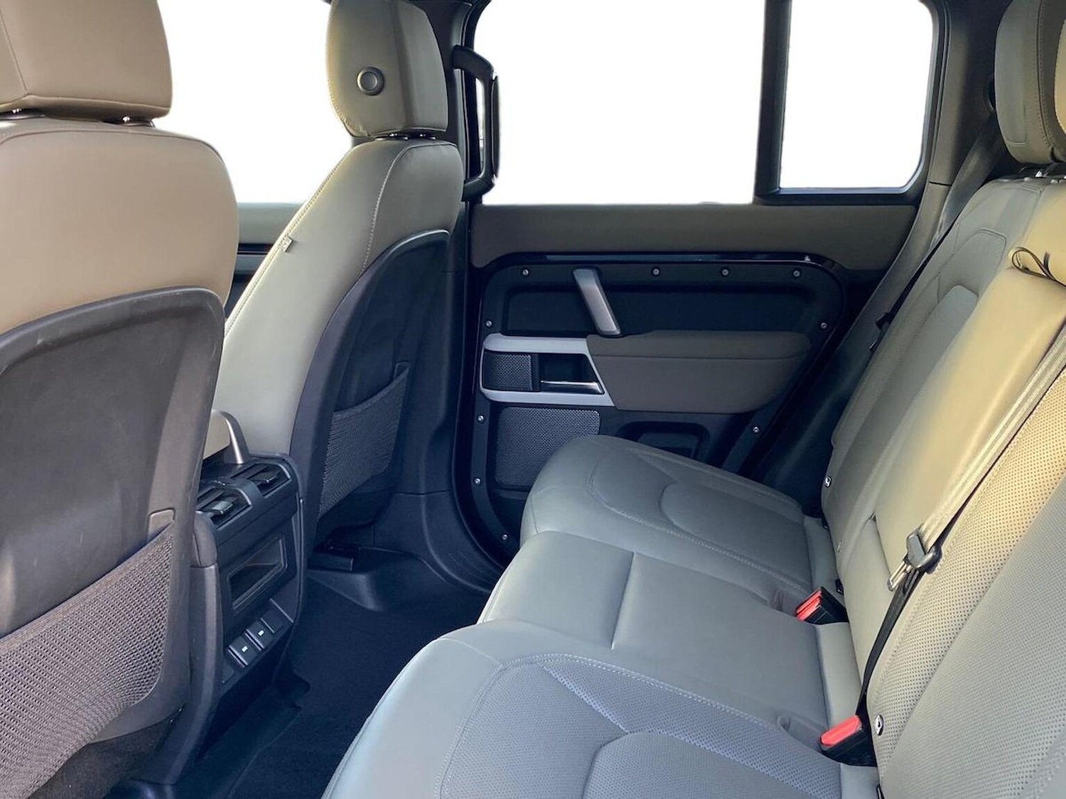 Used Land Rover Defender 2023 for sale - 76578303: Photo 4