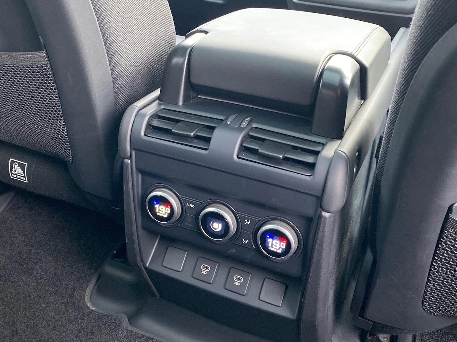 Used Land Rover Defender 2024 for sale - 78039350: Photo 18