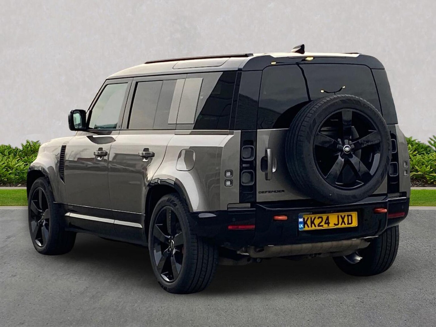 Used Land Rover Defender 2024 for sale - 78039350: Photo 2