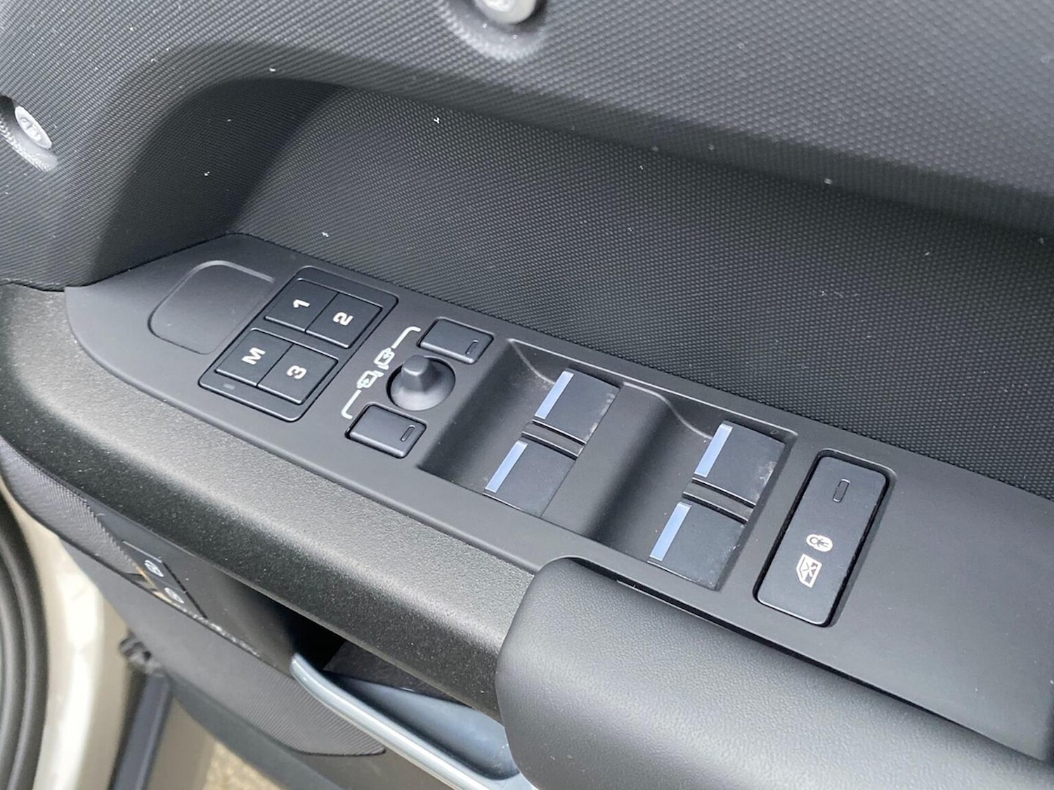 Used Land Rover Defender 2024 for sale - 78039350: Photo 25