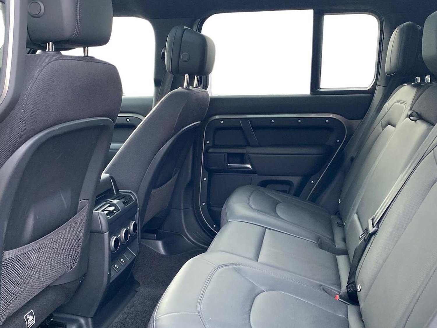 Used Land Rover Defender 2024 for sale - 78039350: Photo 4