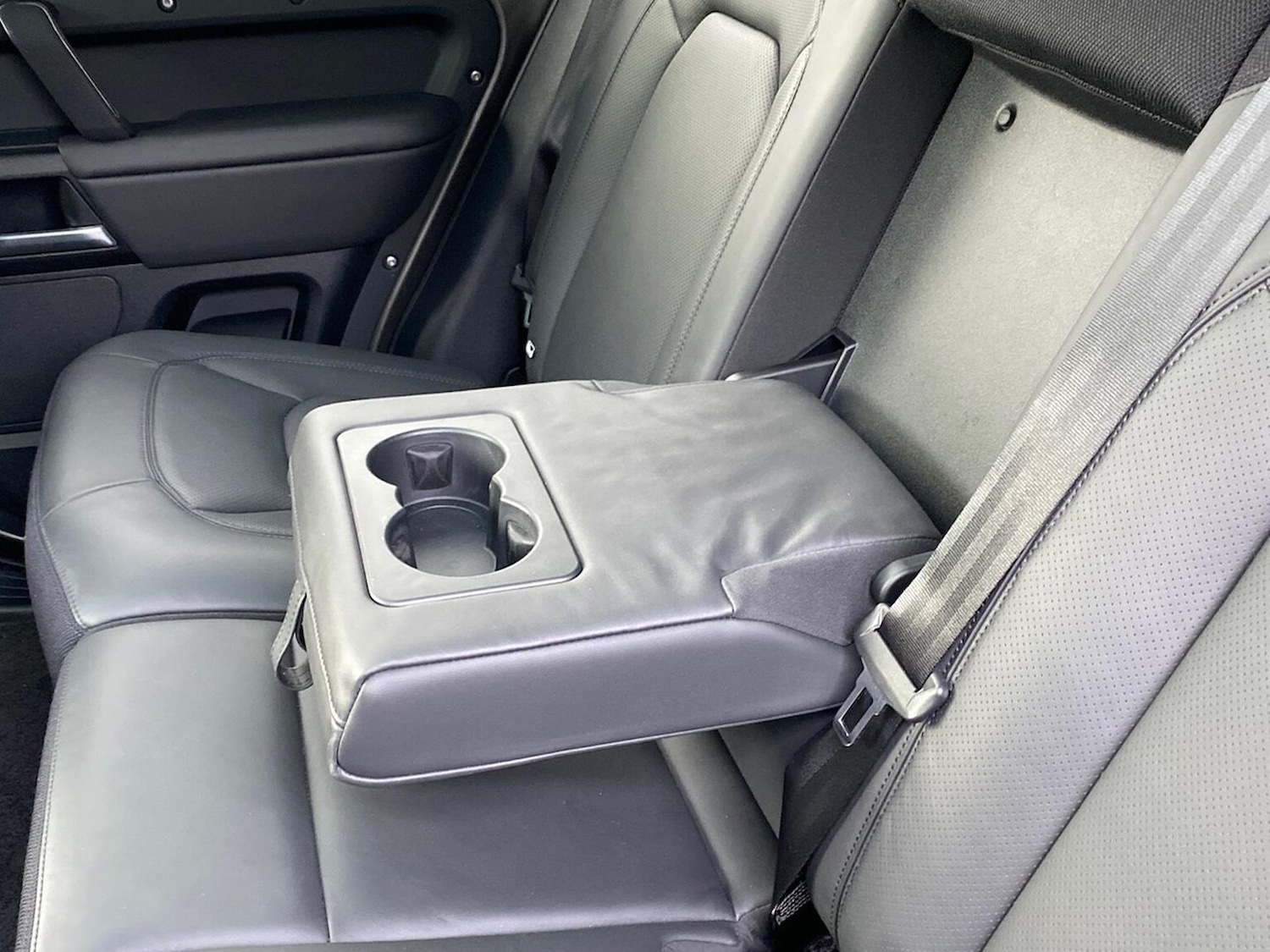 Used Land Rover Defender 2024 for sale - 78039350: Photo 40