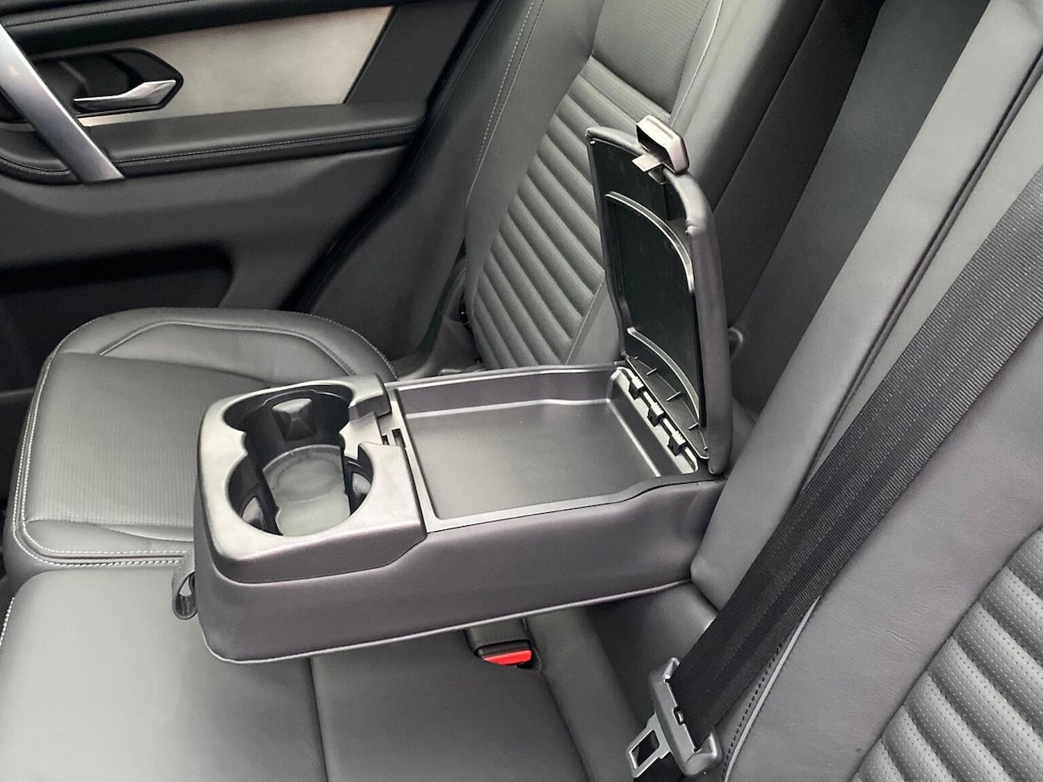 Used Land Rover Discovery Sport 2024 for sale - 76957539: Photo 32