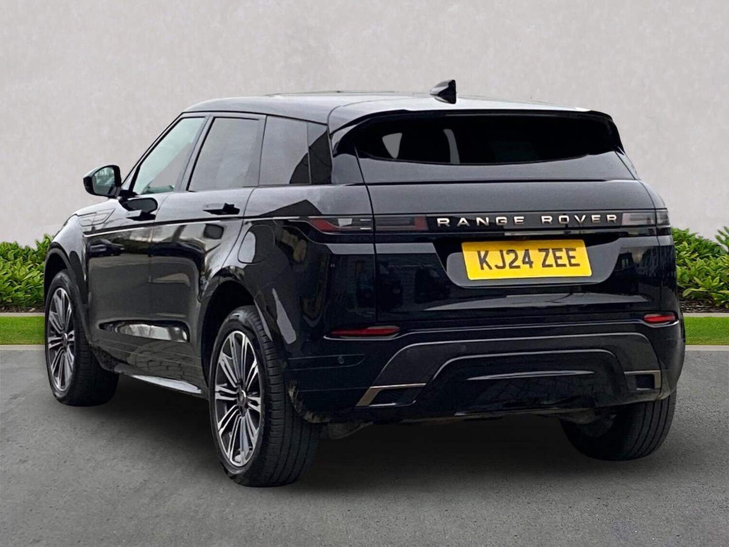 Used Land Rover Range Rover Evoque 2024 for sale - 77001917: Photo 2