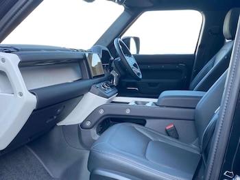 Used Land Rover Defender 2024 for sale - 78317075: Photo