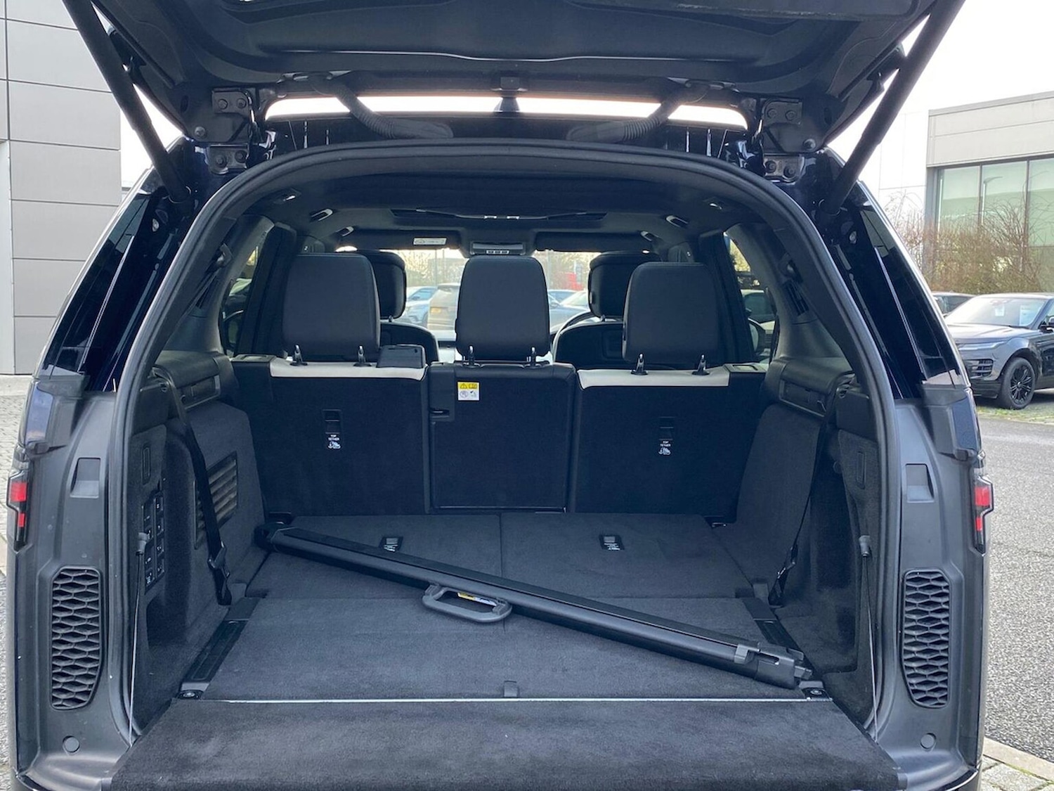 Used Land Rover Discovery 2022 for sale - 76979877: Photo 10