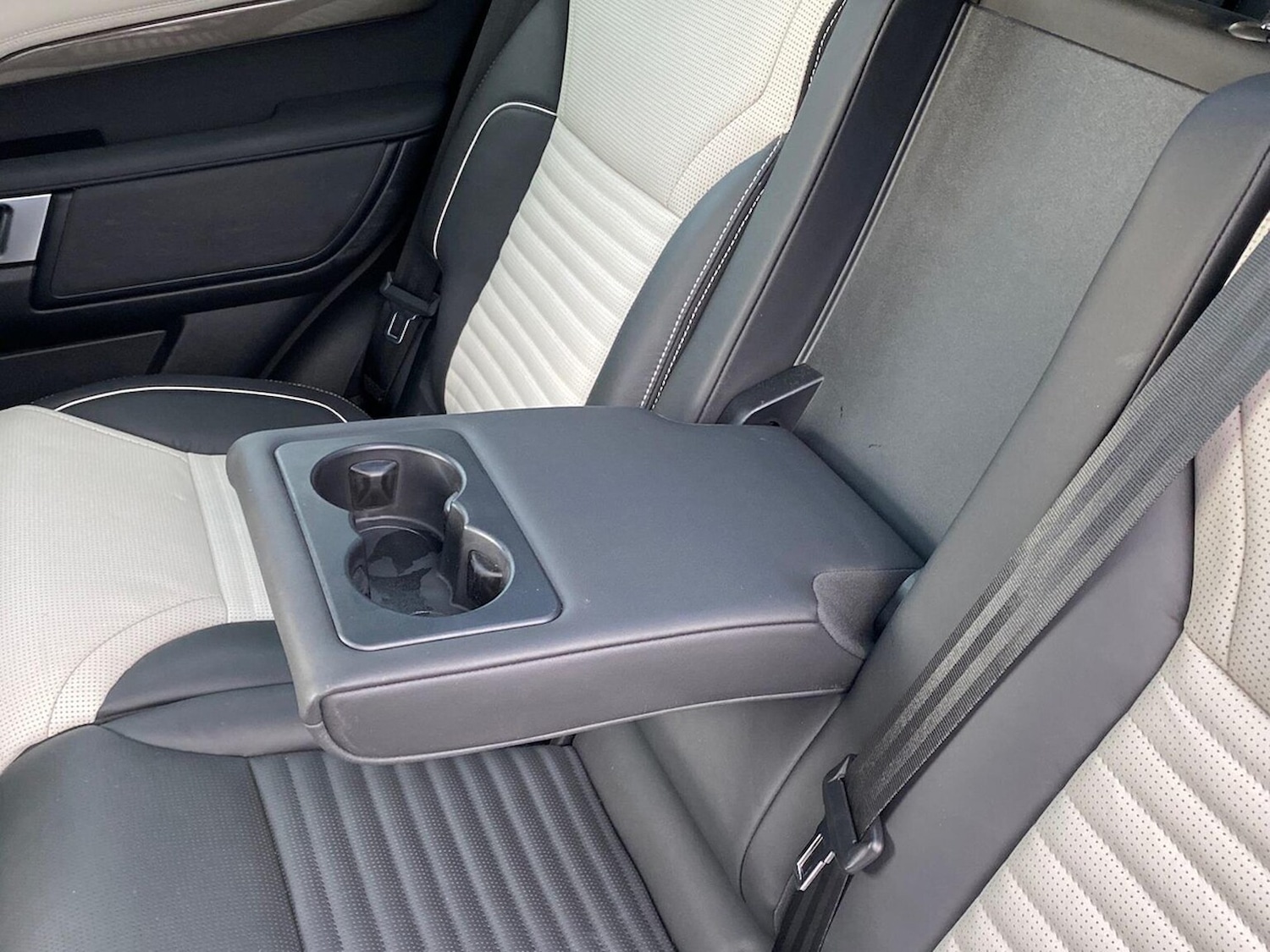 Used Land Rover Discovery 2022 for sale - 76979877: Photo 40