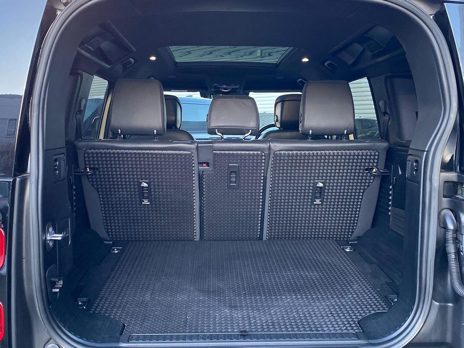 Used Land Rover Defender 2023 for sale - 77488002: Photo 10