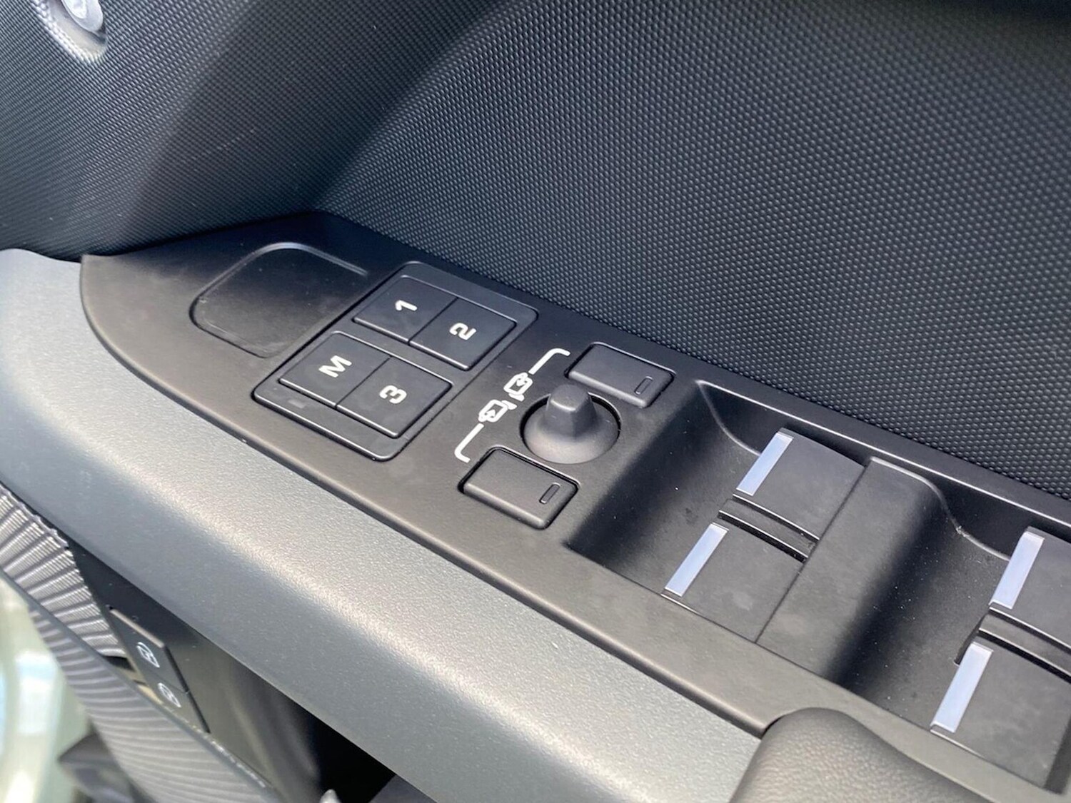 Used Land Rover Defender 2023 for sale - 77488002: Photo 25