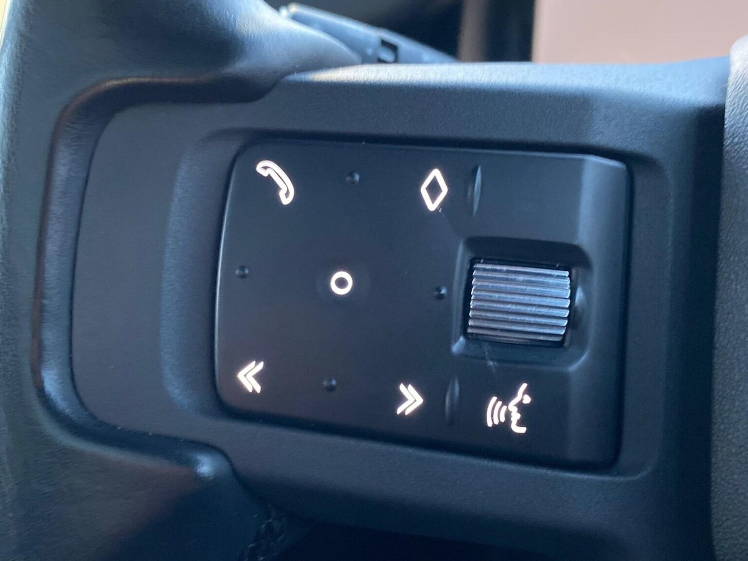 Used Land Rover Defender 2023 for sale - 77488002: Photo 40