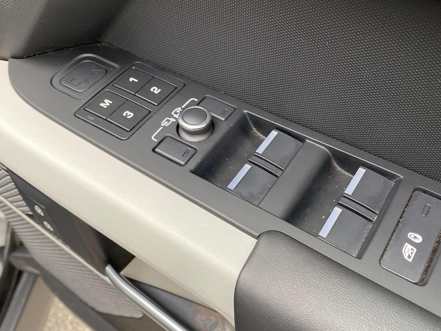 Used Land Rover Defender 2022 for sale - 76566531: Photo 24