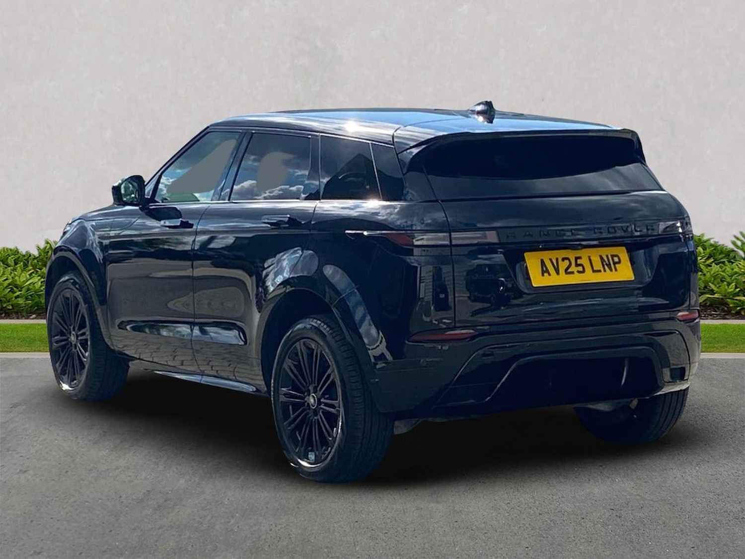 Used Land Rover Range Rover Evoque 2025 for sale - 76430823: Photo 2