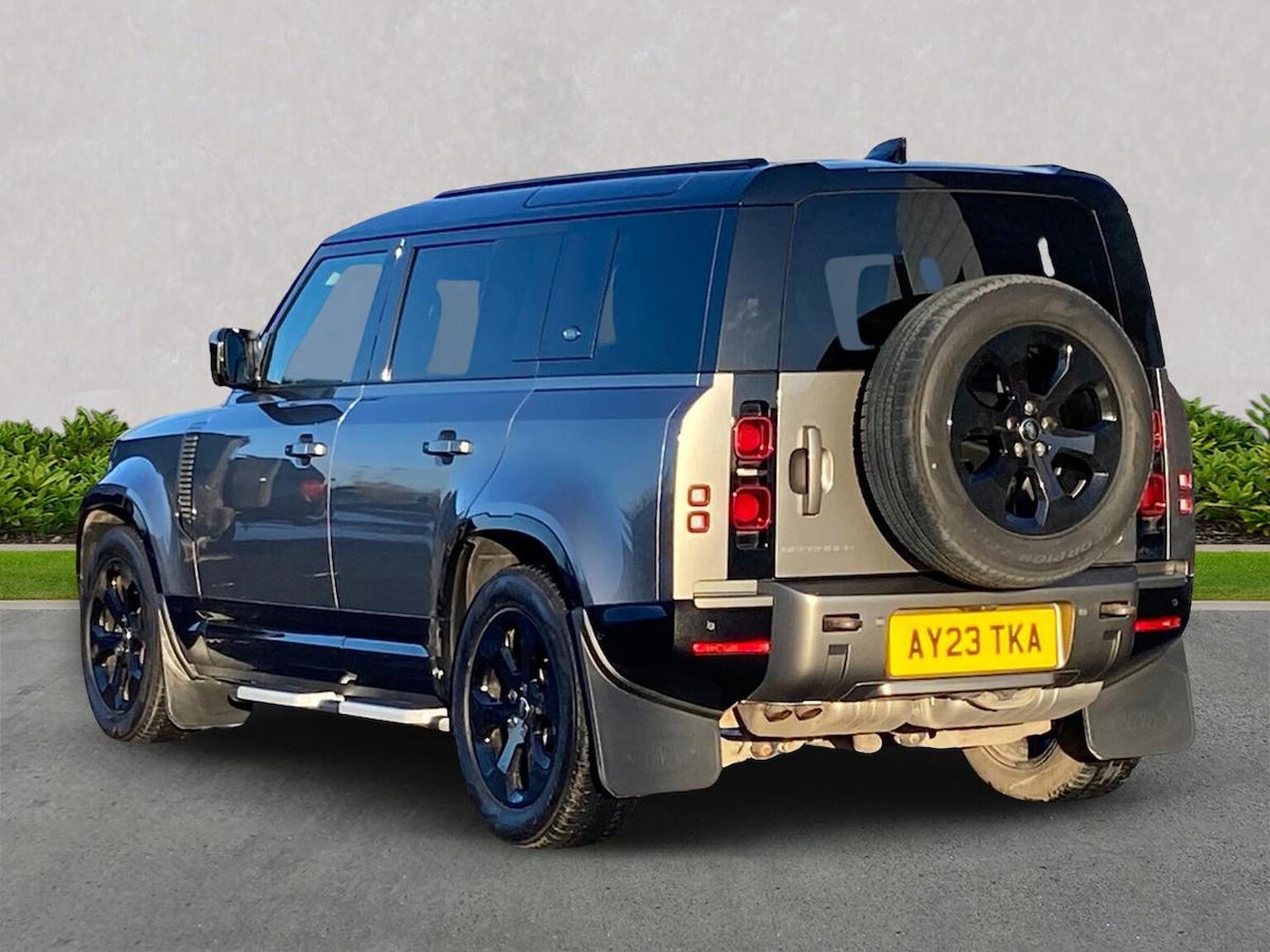 Used Land Rover Defender 2023 for sale - 77487989: Photo 2