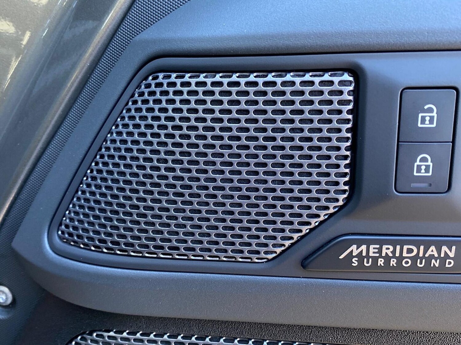 Used Land Rover Defender 2023 for sale - 77487989: Photo 24