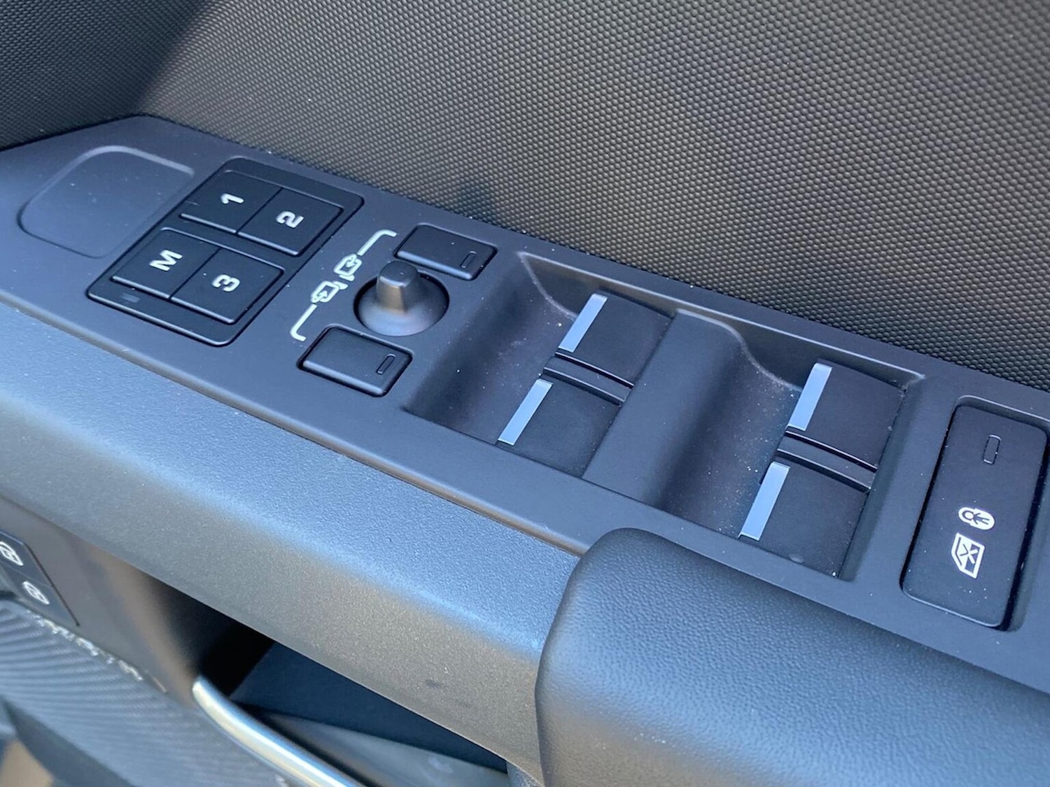 Used Land Rover Defender 2023 for sale - 77487989: Photo 25