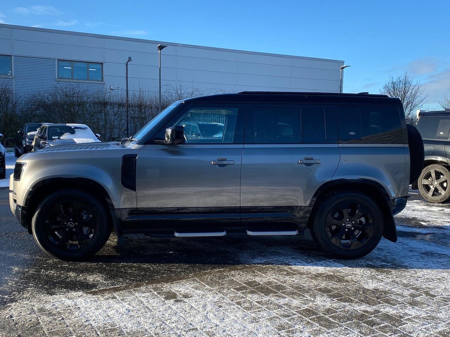 Used Land Rover Defender 2023 for sale - 77487989: Photo 32