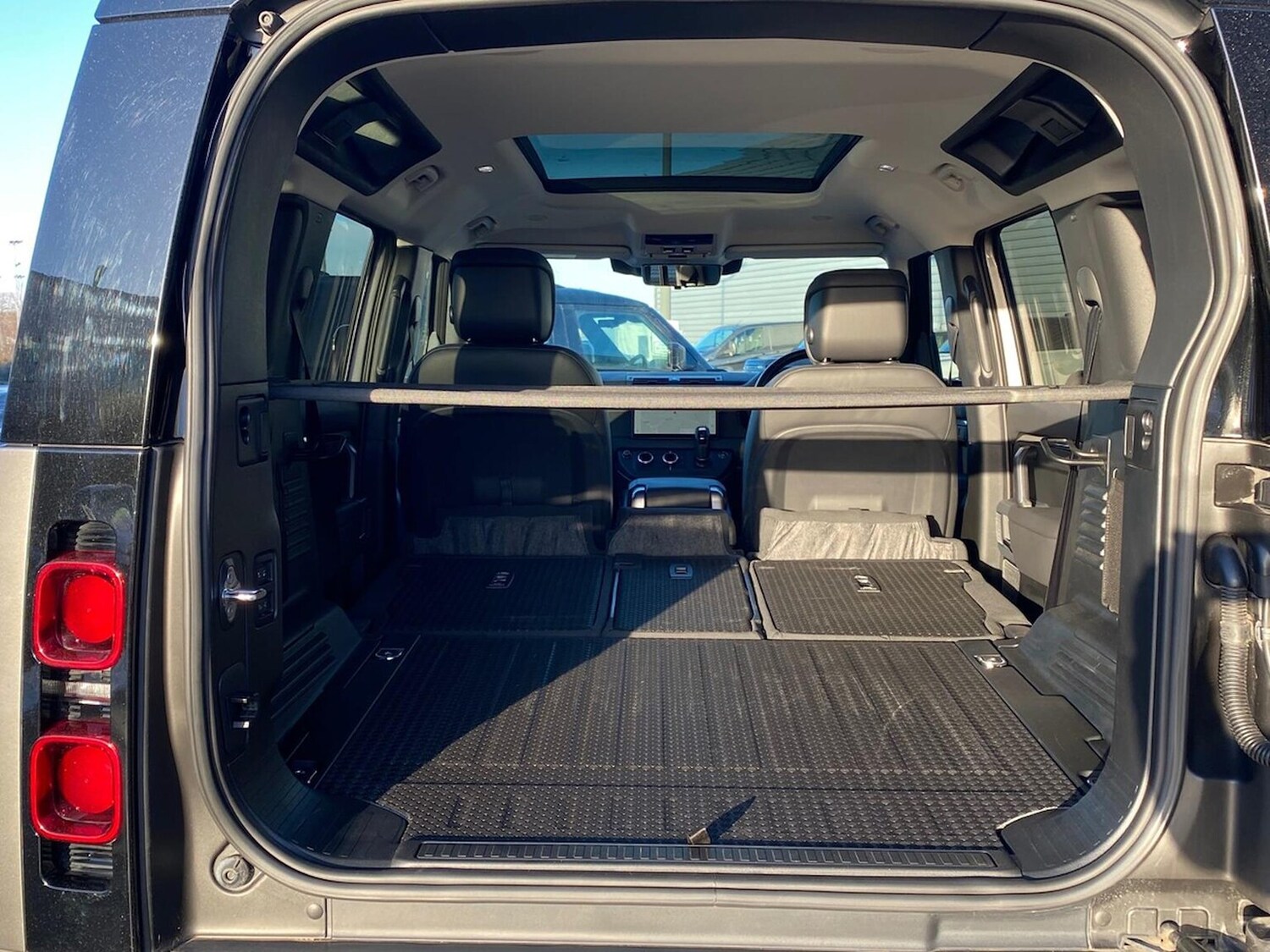 Used Land Rover Defender 2023 for sale - 77487989: Photo 41