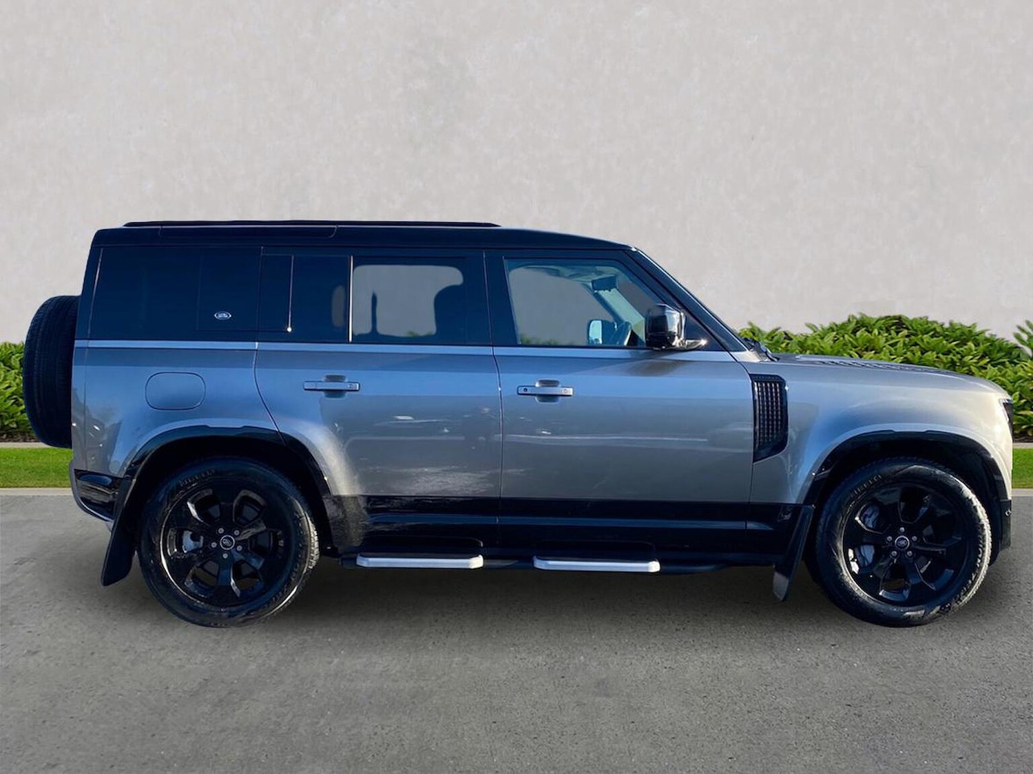 Used Land Rover Defender 2023 for sale - 77487989: Photo 5