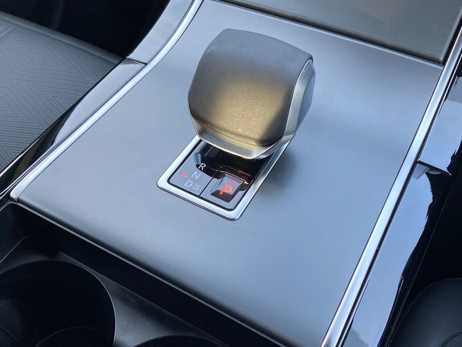 Used Land Rover Range Rover Velar 2024 for sale - 76559809: Photo 13