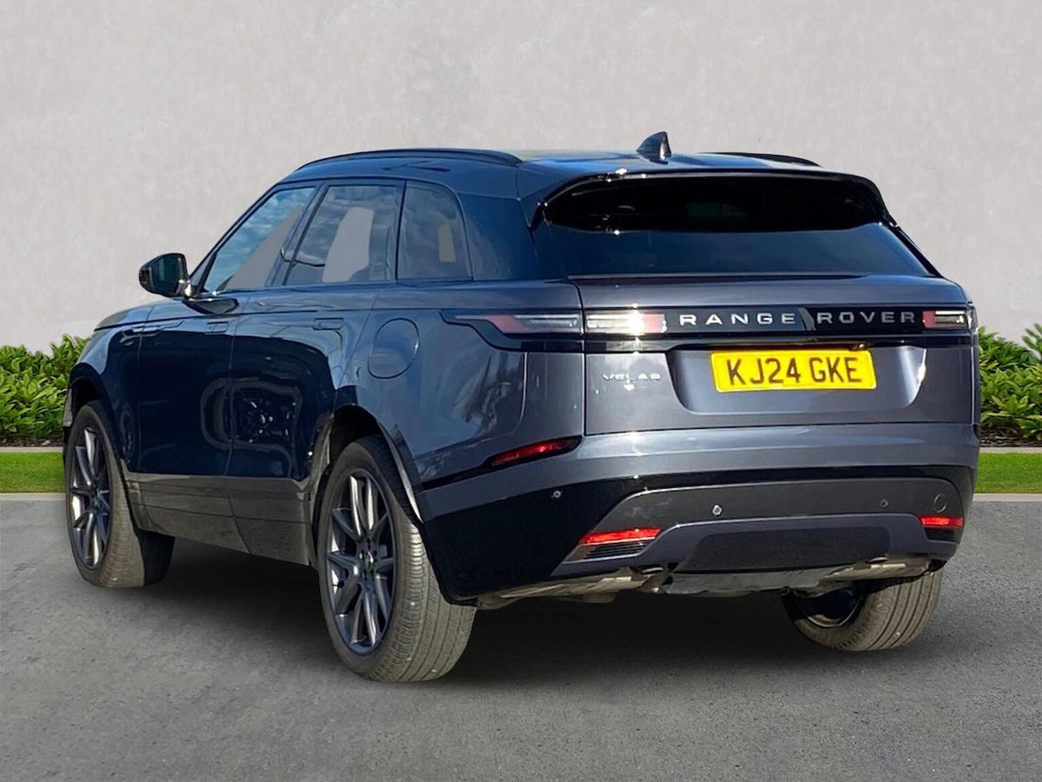 Used Land Rover Range Rover Velar 2024 for sale - 76559809: Photo 2