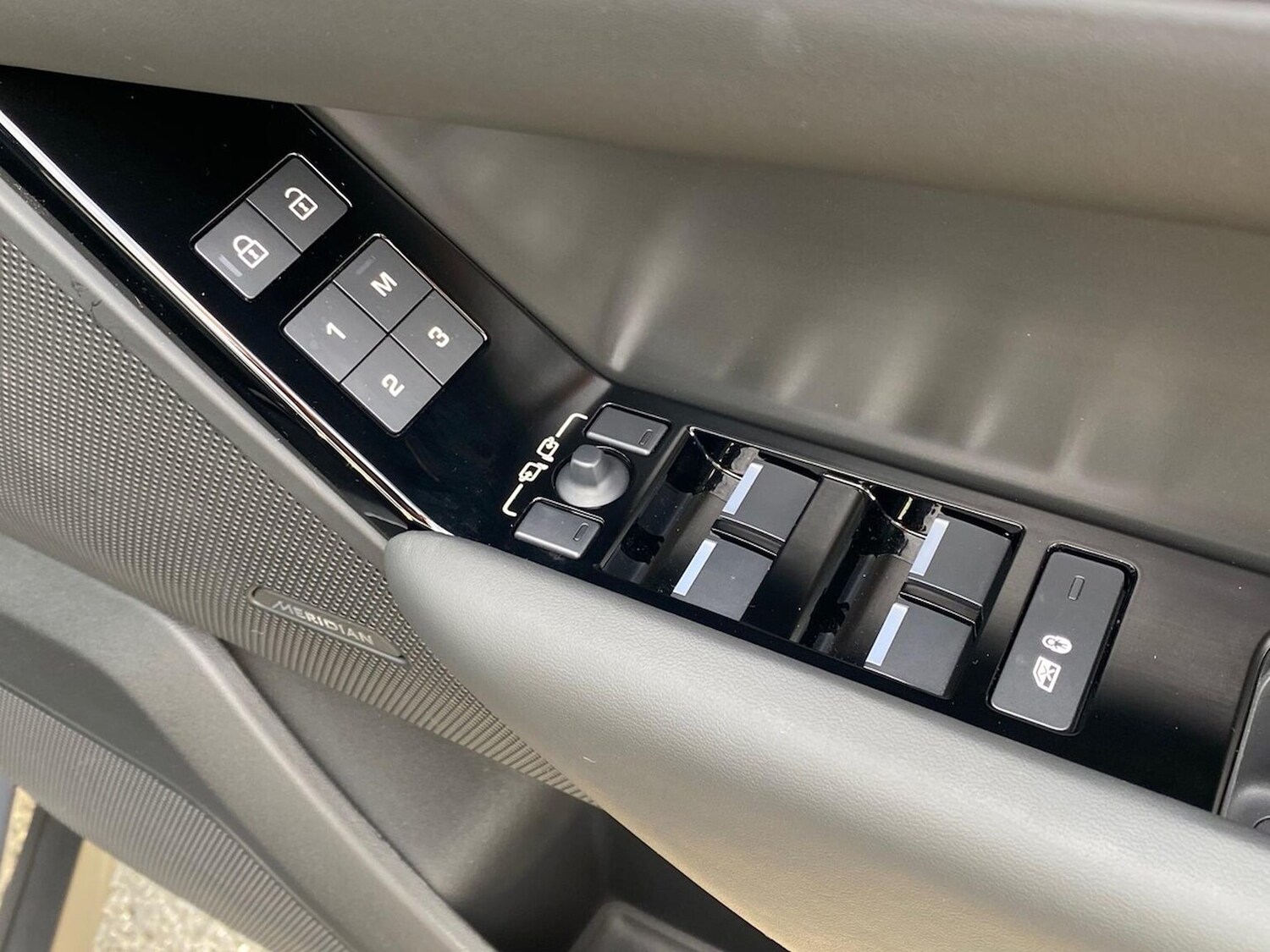 Used Land Rover Range Rover Velar 2024 for sale - 76559809: Photo 23