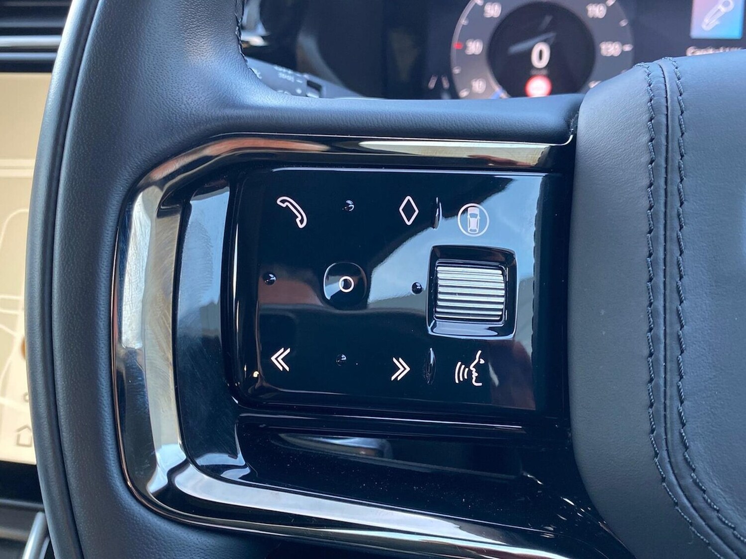 Used Land Rover Range Rover Velar 2024 for sale - 76559809: Photo 33