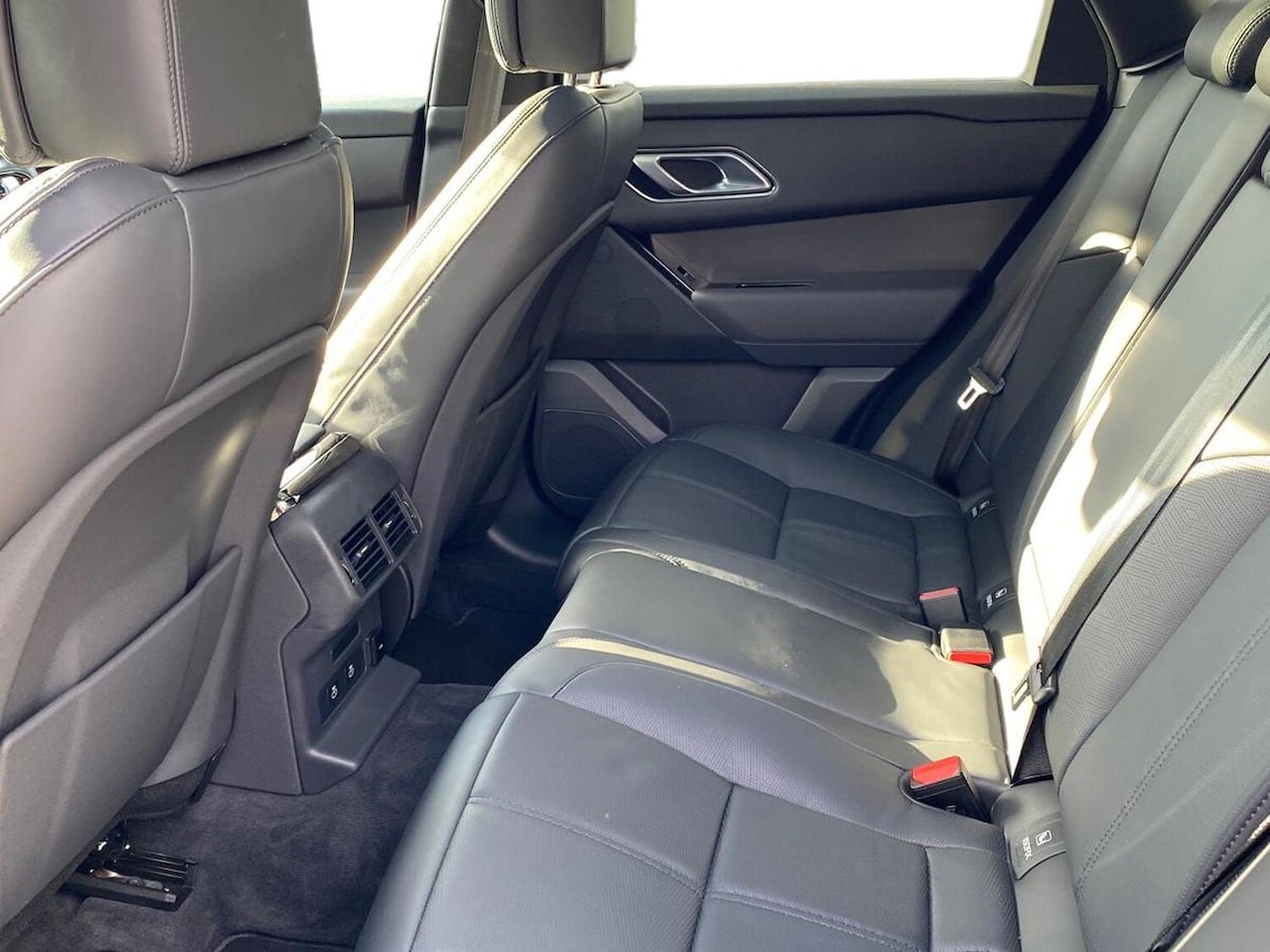 Used Land Rover Range Rover Velar 2024 for sale - 76559809: Photo 4