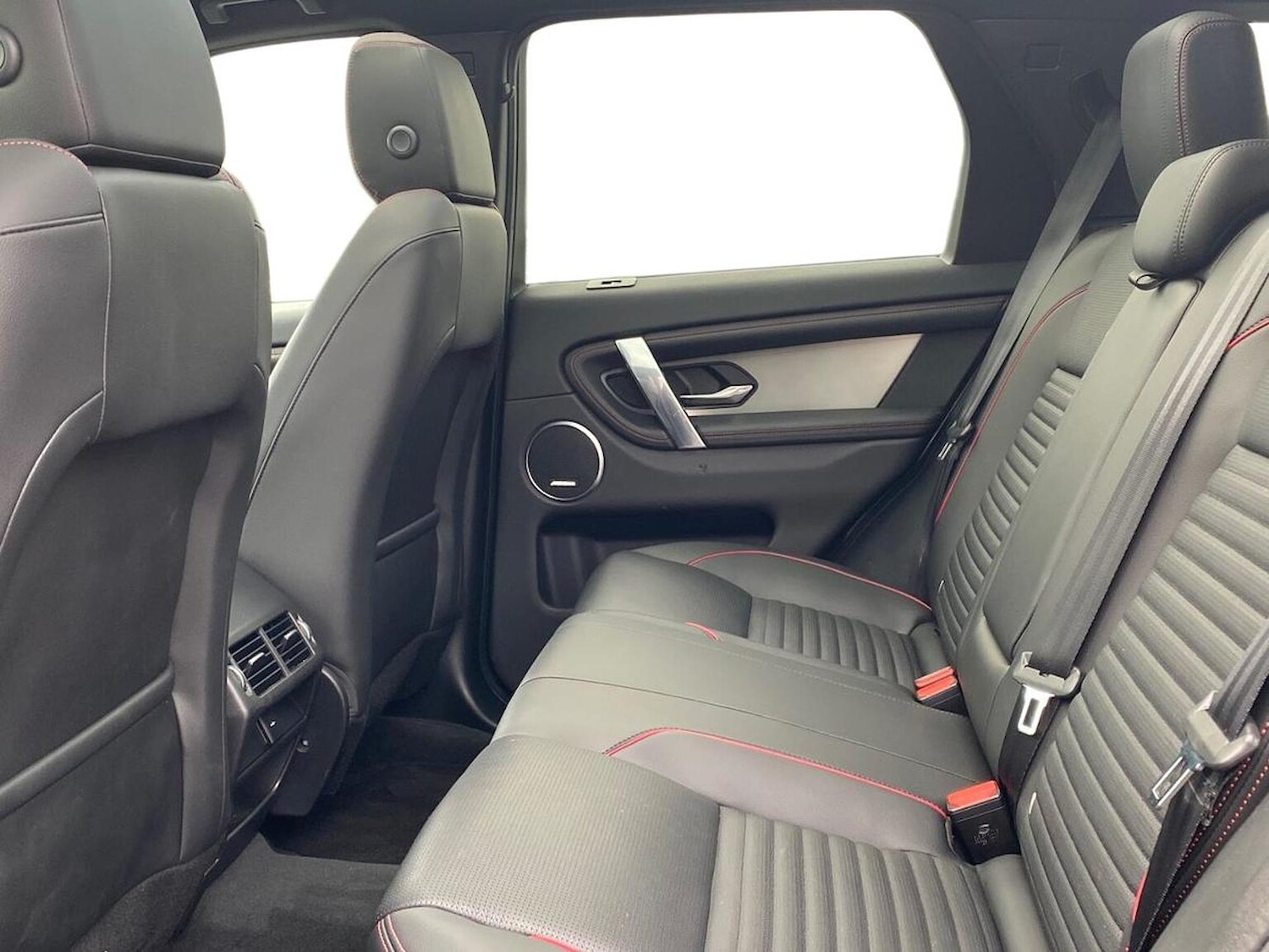 Used Land Rover Discovery Sport 2022 for sale - 76352472: Photo 4