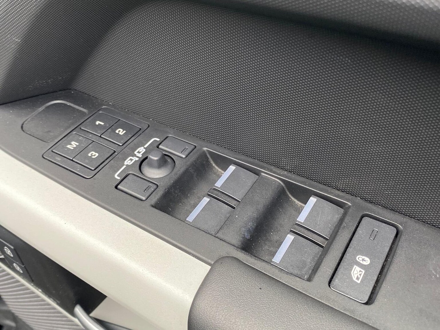 Used Land Rover Defender 2024 for sale - 76455187: Photo 24