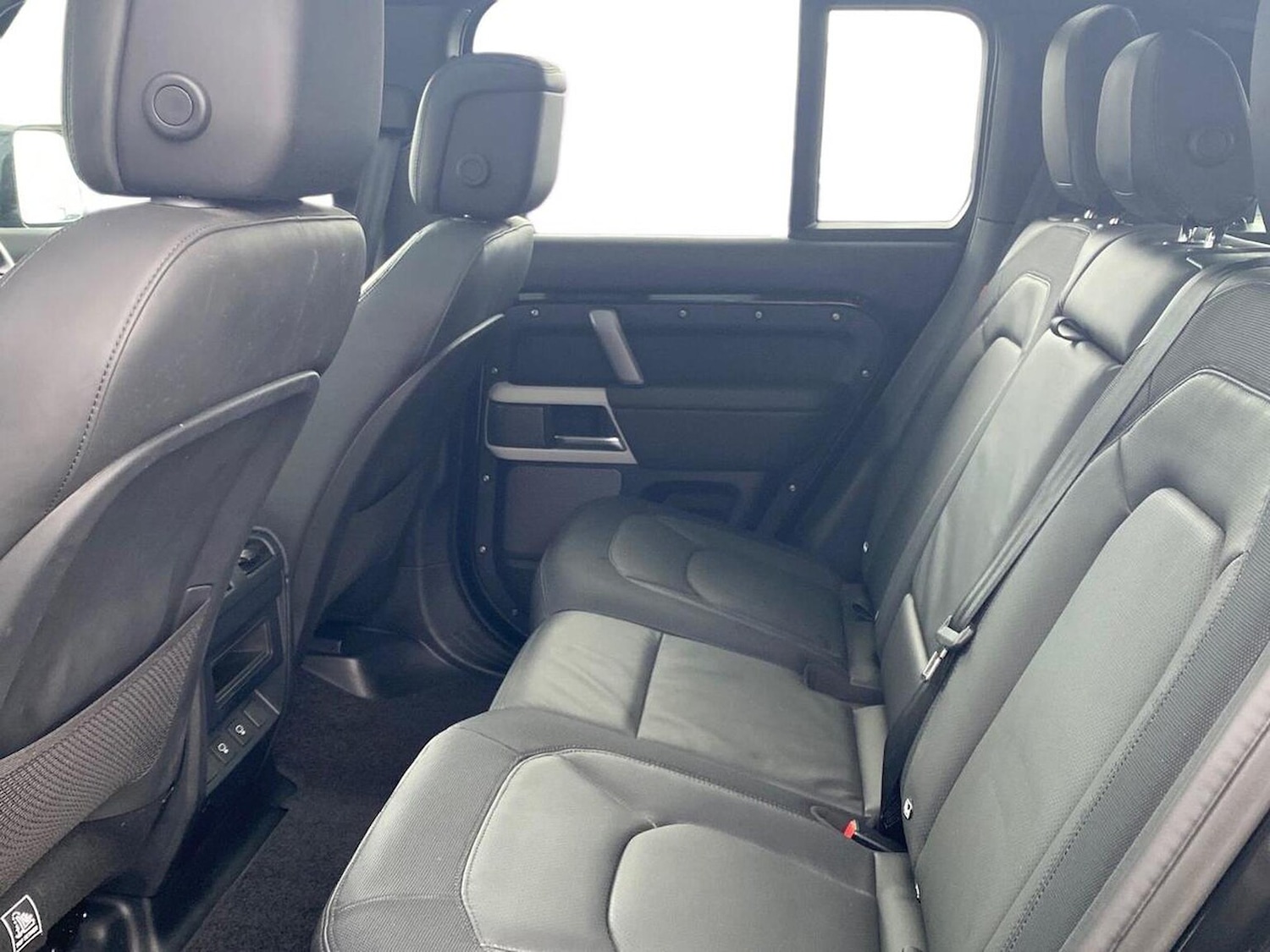 Used Land Rover Defender 2024 for sale - 76455187: Photo 4