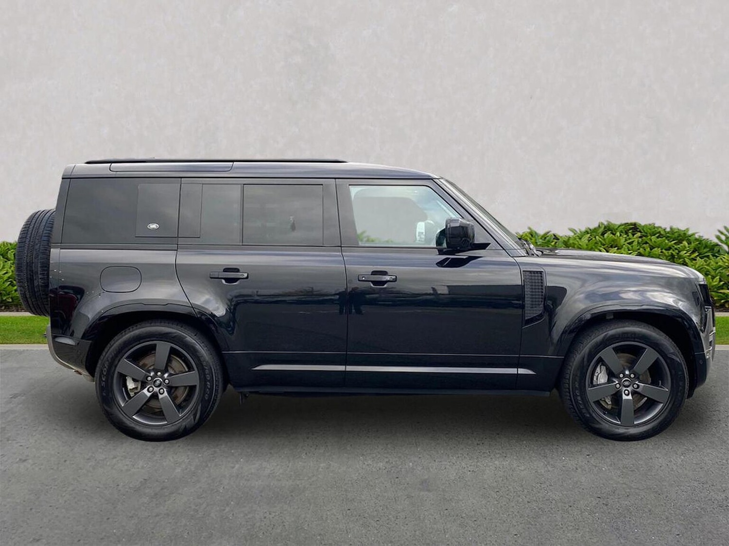 Used Land Rover Defender 2024 for sale - 76455187: Photo 5