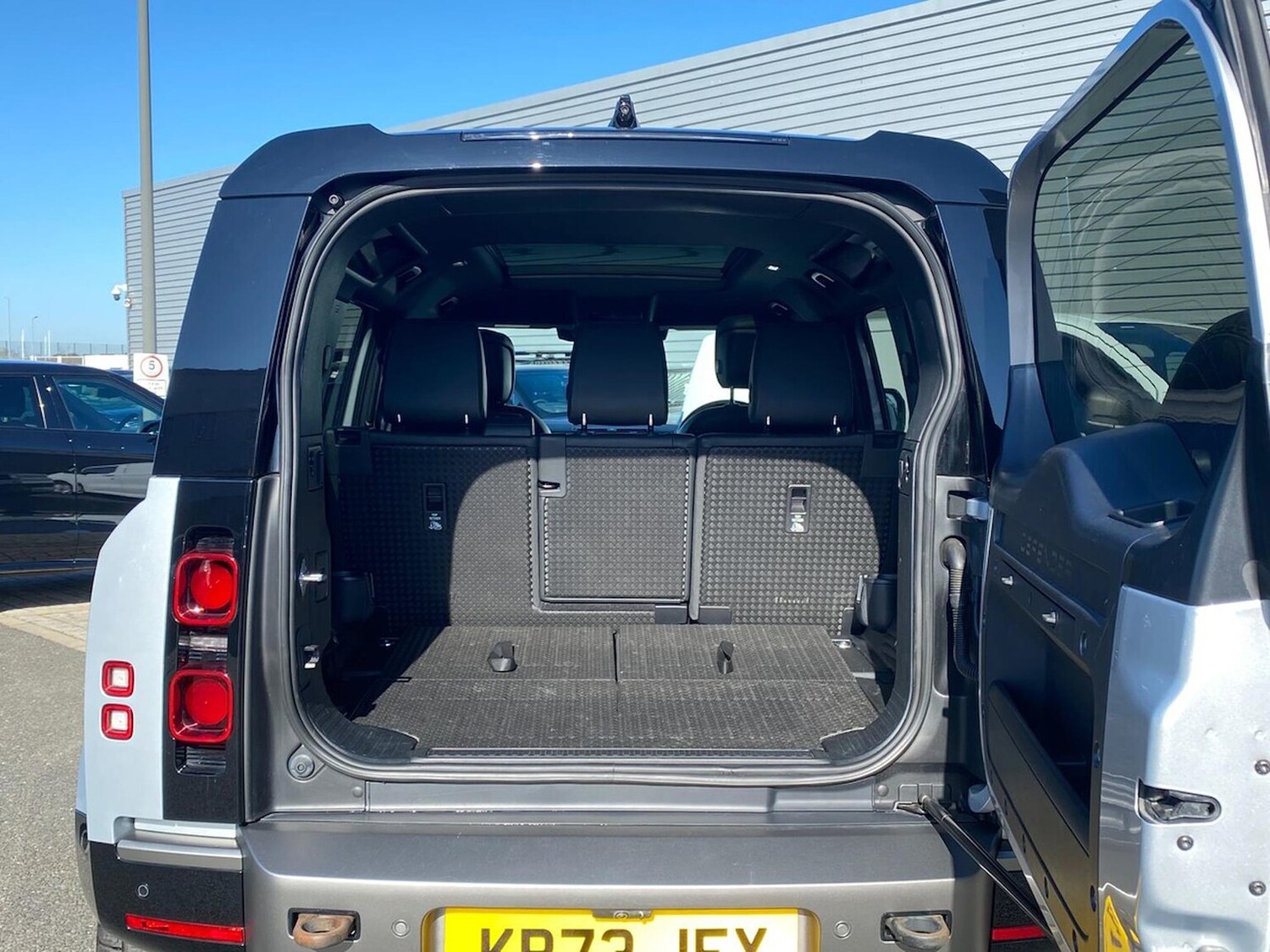 Used Land Rover Defender 2023 for sale - 78191828: Photo 12